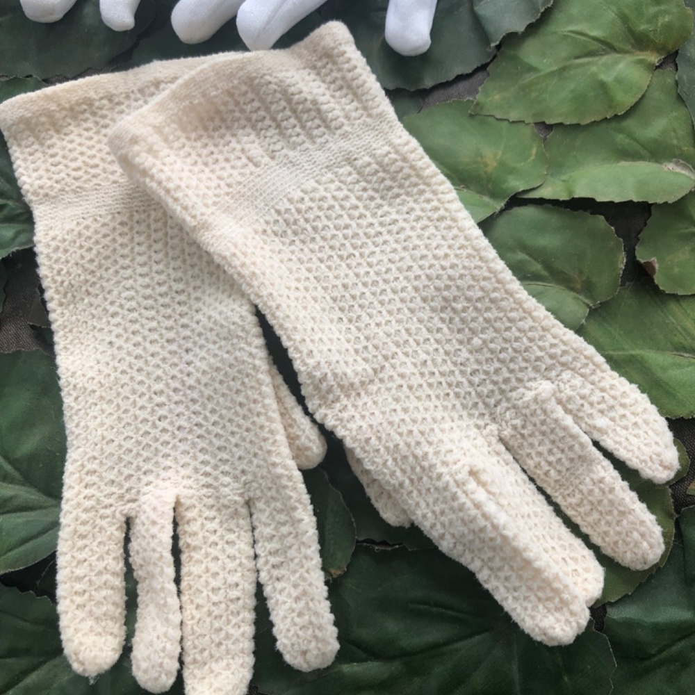 7 pair vintage gloves,neutral colors.Medium. - Picture 14 of 15